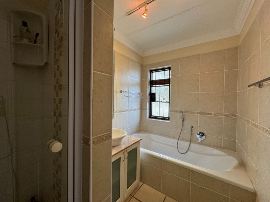  Bedroom Property for Sale in Signal Hill Western Cape
